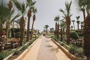 EMPIRE BEACH AQUA PARK ***